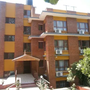 2* Otel The Yellow House