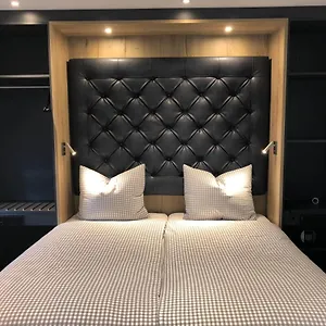 **** Otel Deluxe Almanya